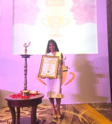BEST IMPLANTOLOGIST IN MUMBAI AT THE INDIA'S MOST PROMINENT WOMEN EMPOWERMENT AWARDS 2019